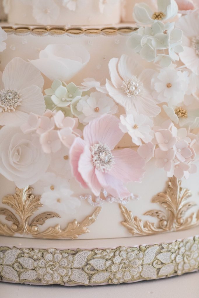 GCC-wedding-cake-designer-flowers