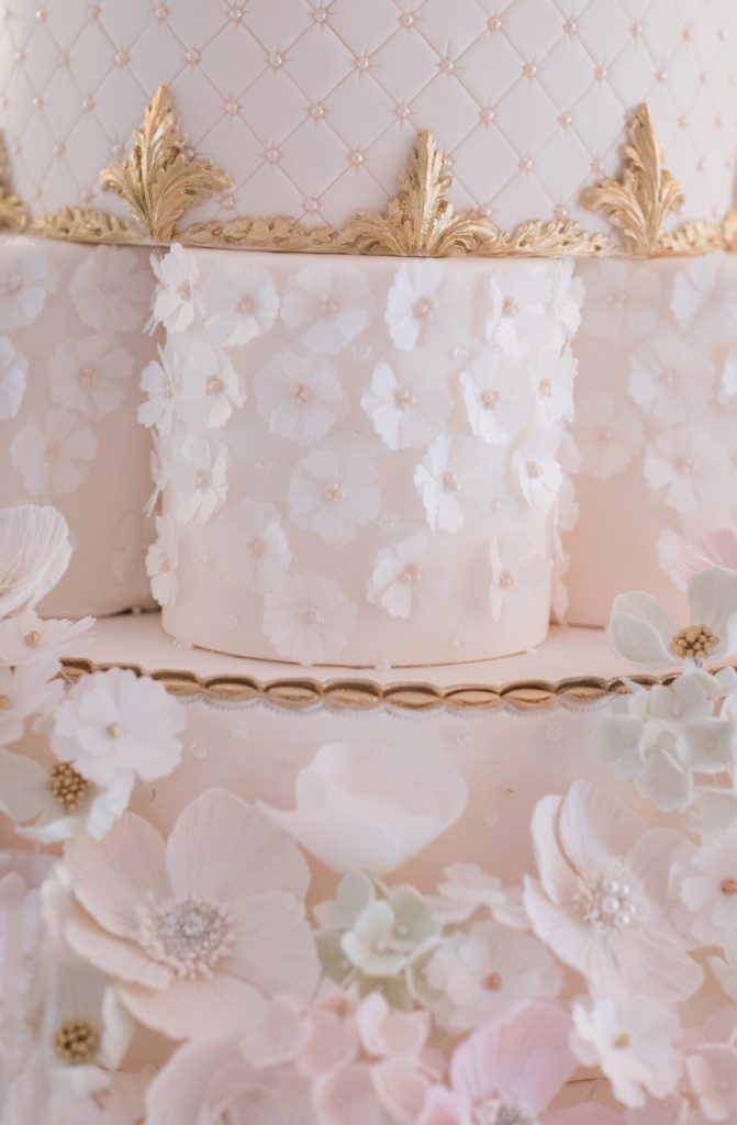 sugar-flowers-wedding-cake-Oman